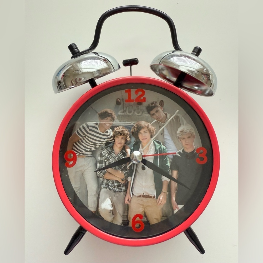 1D Red Vintage Style Alarm Clock - NWOT